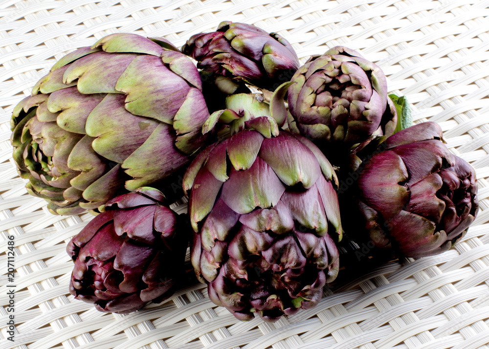 Obraz premium Perfect Raw Artichokes