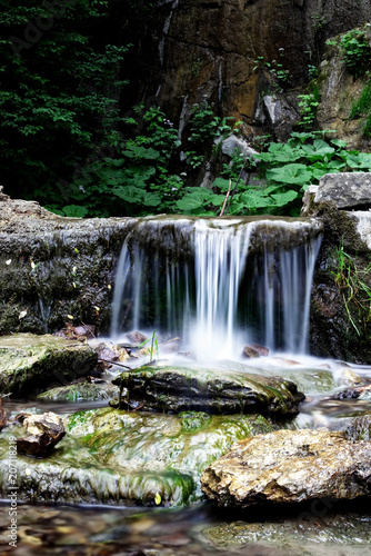 kleiner Wasserlauf unterhalb des Wasserfalls