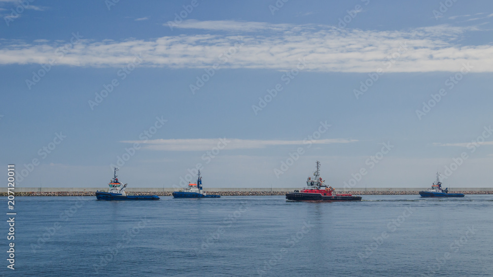 TUGS - Auxiliary ships on the waterway