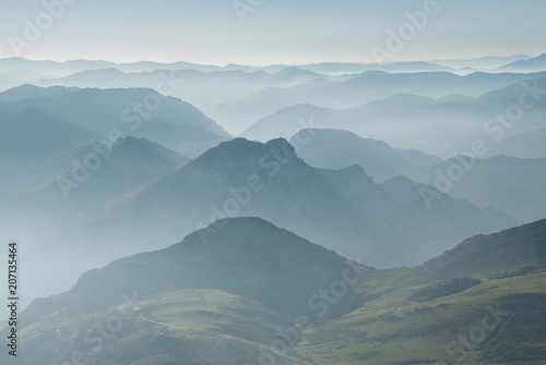 capas paisaje montañoso