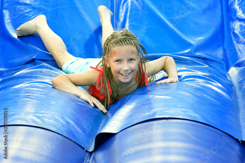 Obraz na płótnie Delighted girl on inflatable attraction w salonie