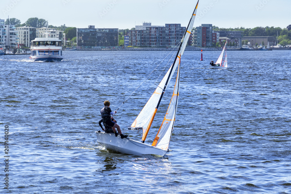 Naklejka premium Segelwetter am Stadthafen von Rostock