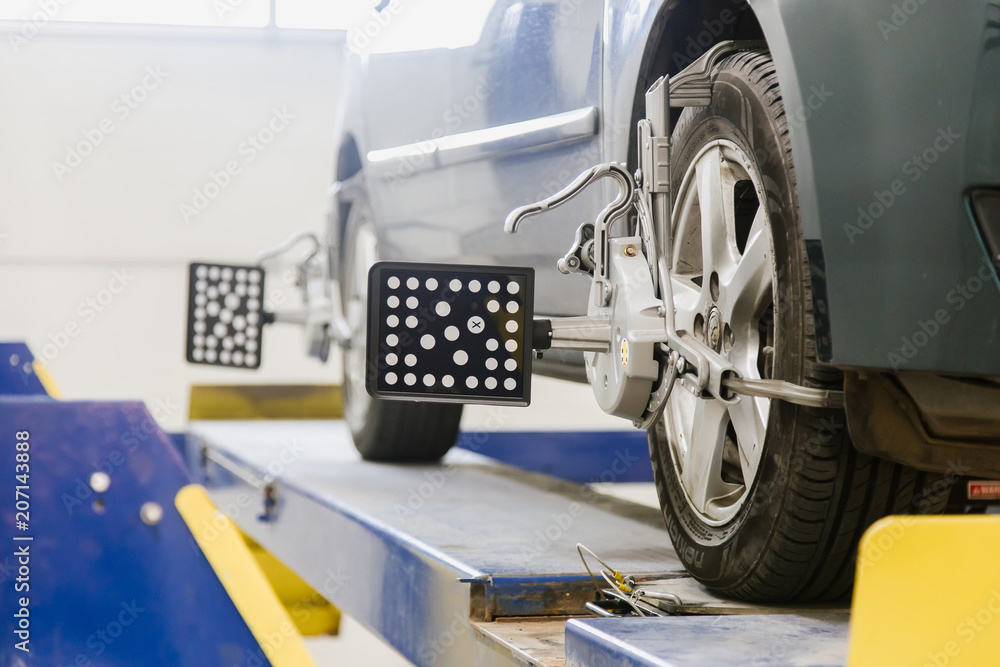 car service, checking and setting the angle of the wheels with respect to the running gear of
