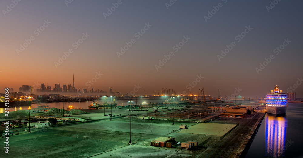 Naklejka premium Dubai - Burj Khalifa.