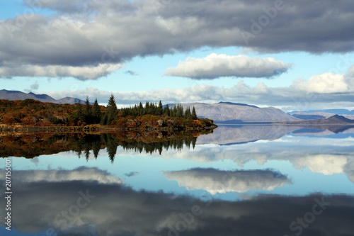 Islandia, un gran lago transformado en espejo natural.