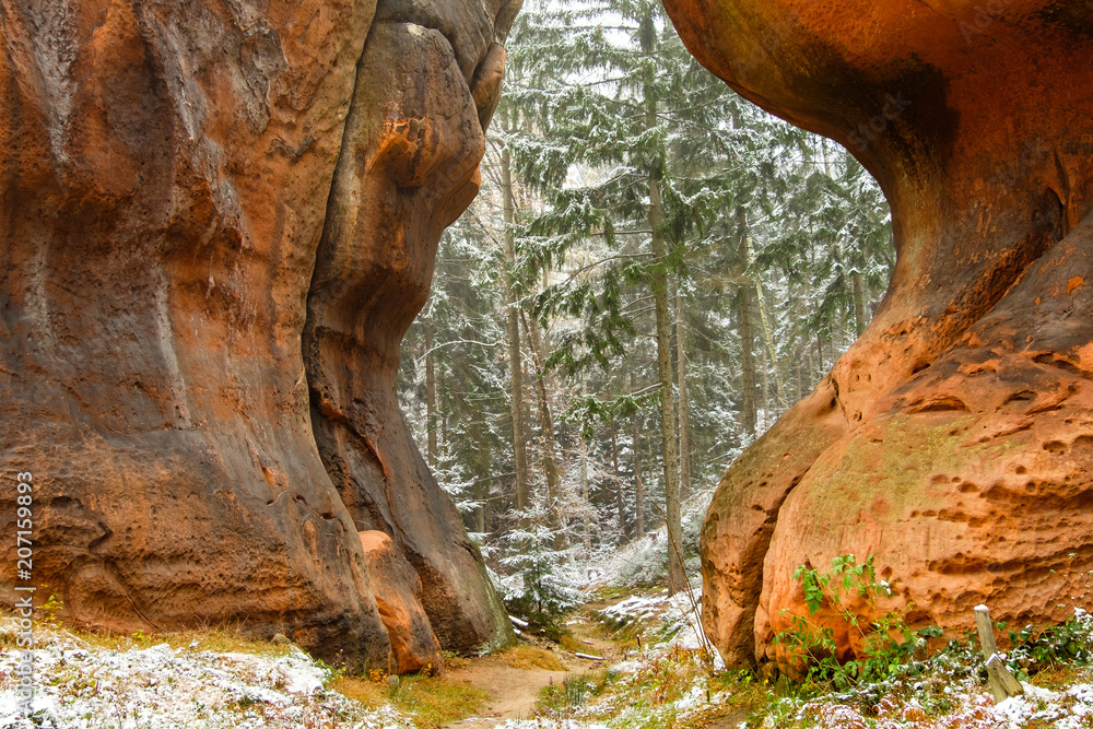 Obraz premium Felsformationen im Zittauer Gebirge Kelchstein
