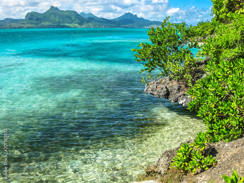 Fotografia The tropical and transparent waters around the Ile aux Aigrettes, a small coral island declared a nature conservation site