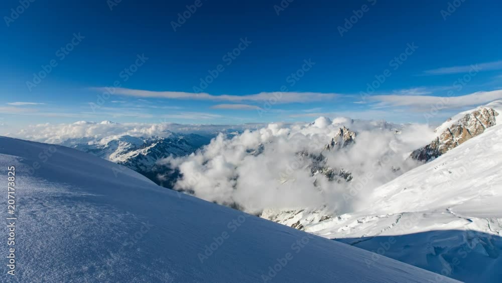Timelapse sur la vallée de Chamonix et l'Aiguille du midi, haute savoie, 74, France
