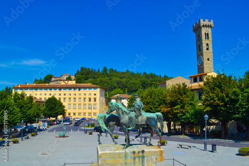 Фотография Piazza Mino (Mino square) with Cattedrale di San Romolo (Duomo di Fiesole, Fieso