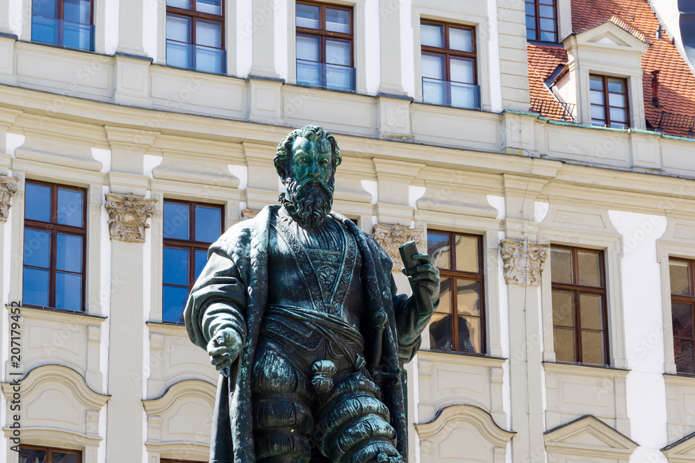 Jakob Fugger denkmal statue Skulptur fuggerplatz augsburg Jakob Fugger denkmal statue Skulptur fuggerplatz augsburg