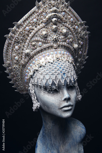Head of mannequin in creative white metal kokoshnick with pearls © EVGENY FREEONE