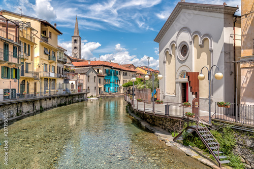 Tableau sur toile View of the Sacred Heart Oratory on the canal and Sant Ambrogio church in the hi