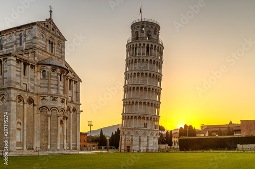Fototapete The Leaning Tower of Pisa at sunrise, Italy, Tuscany