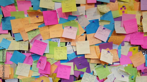 Post Its Bunt Chaos 1 photo