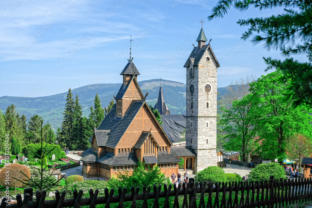 Obraz premium Beautiful Vang stave church in Karpacz, southern Poland 