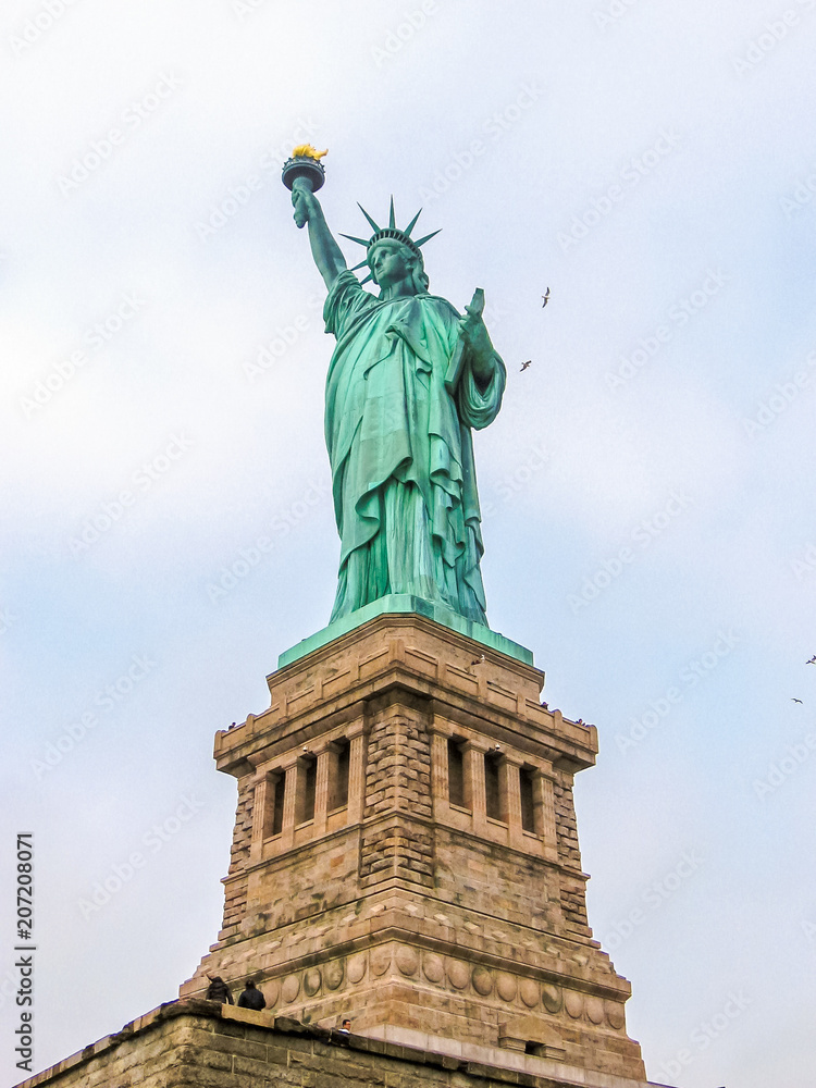 Obraz premium The famous Statue of Liberty monument symbol of New York City, United States.