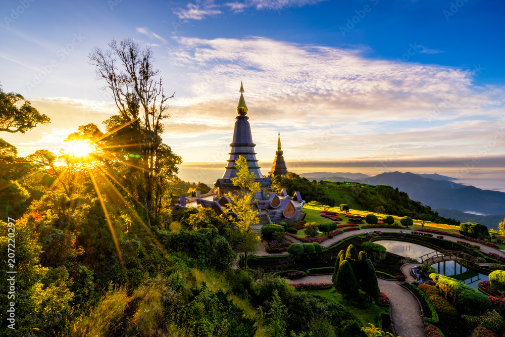 Obraz premium Sunrise scence of two pagoda on the top of Inthanon mountain in doi Inthanon national park, Chiang Mai, Thailand.