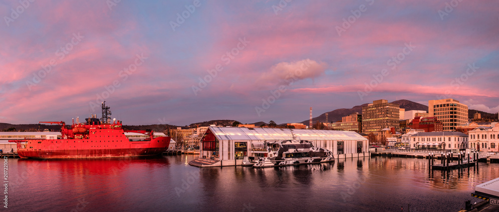 Elizabeth pier and Hobart waterfront with Mount Wellington in he background, captured at sunrise in Tasmania, Australia