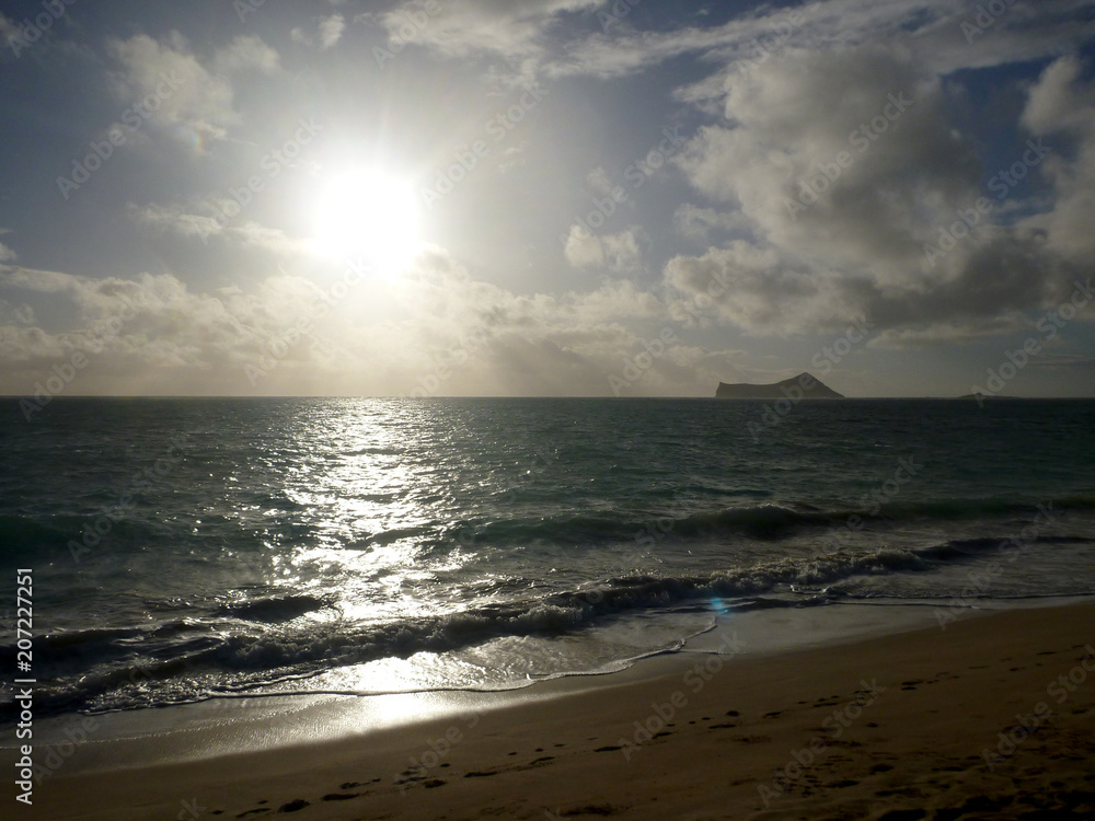 Naklejka premium Early Morning Sunrise on Waimanalo Beach
