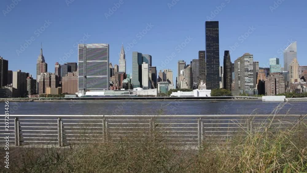 Vídeo do Stock: Skyline of Midtown Manhattan seen from the East River ...