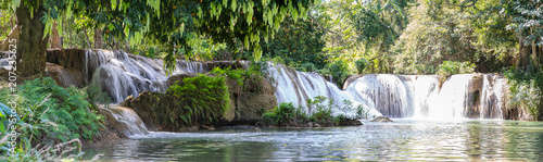 Fototapeta Wodospad w Parku Narodowym Chet Sao Noi w Tajlandii panorama