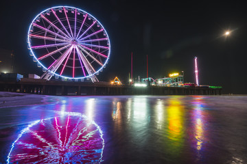 Fotobehang Pier Stalen pier Atlantic City bij nacht  © checubus