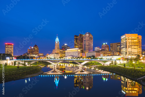 Photos columbus,ohio,usa. 9-11-17: beautiful columbus skyline at night