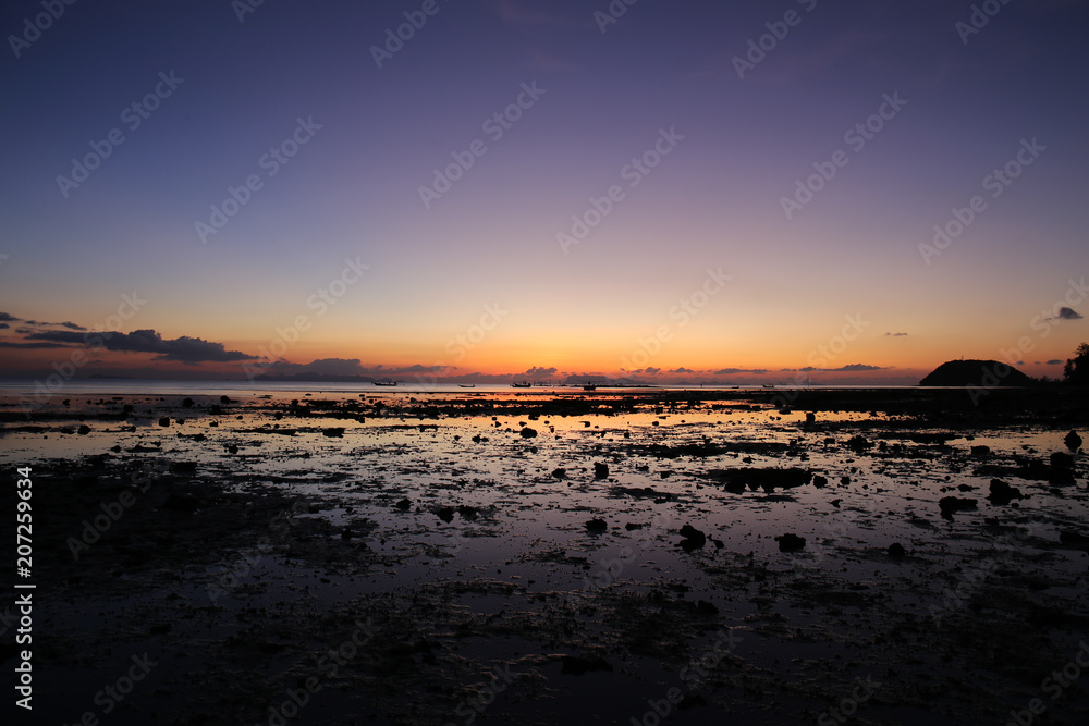 Beach sunset, Beautiful sky, The sea floor is a reflection of the sky.