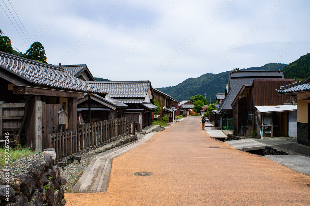 鯖街道の熊川宿の町並み