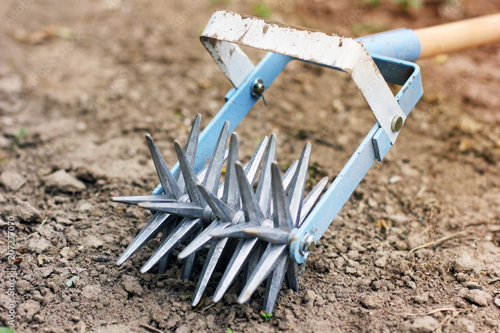 Tool for working in the garden Tool for working in the garden