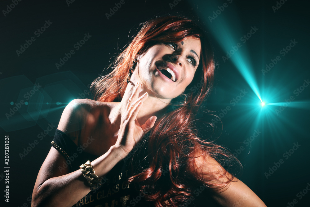 Fashion Model Frau im Rampenlicht Porträt Fashion Model Frau im Rampenlicht Porträt