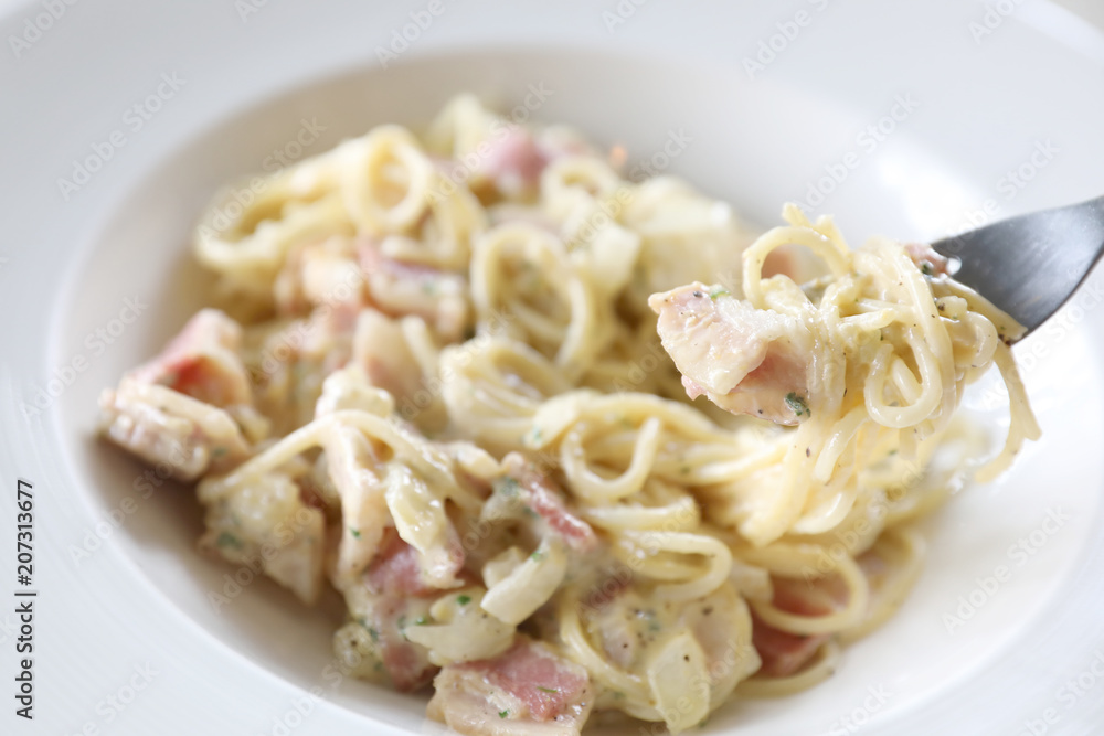 Spaghetti carbonara white sauce with bacon and cheese