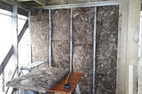 строительство каркасного дома, утепление стен минеральной ватой