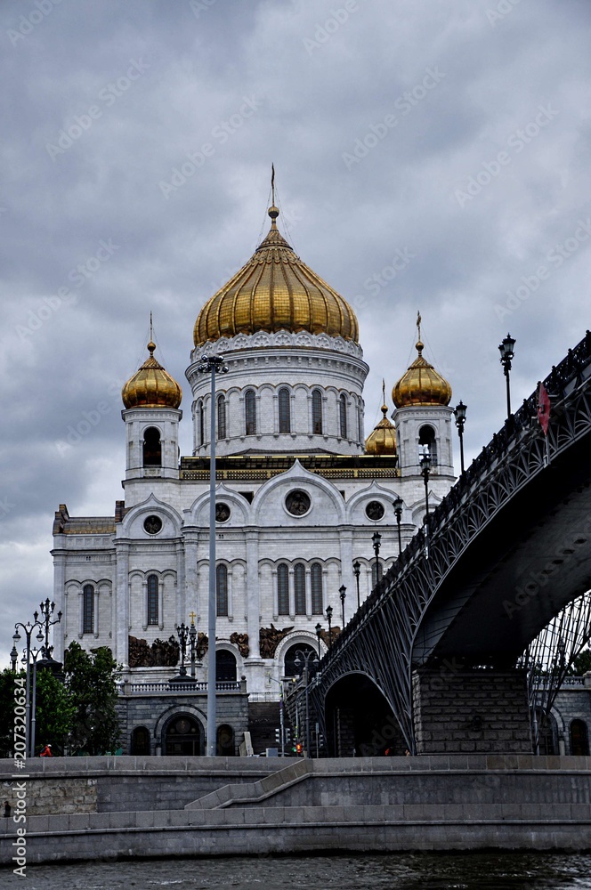 Cathedral Church of Christ the Savior in Moscow-the Cathedral of the Russian Orthodox Church (Volkhonka street, 15-17). The existing building, built in the 1990s, is a recreation of the temple of the 