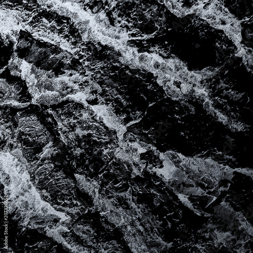 Obraz na płótnie Sea waves in black and white w salonie