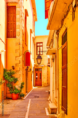 Fototapeta Naklejka Na Ścianę i Meble -  Old street in Rethymno