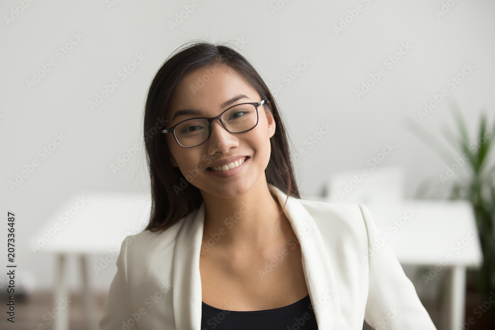Smiling asian woman in glasses for vision correction looking at camera happy friendly chinese student or employee posing in office millennial japanese woman professional head shot portrait Stock Foto ...