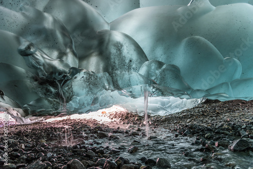 Tableau sur toile Alaska's Mendenhall Glacier Ice Cave