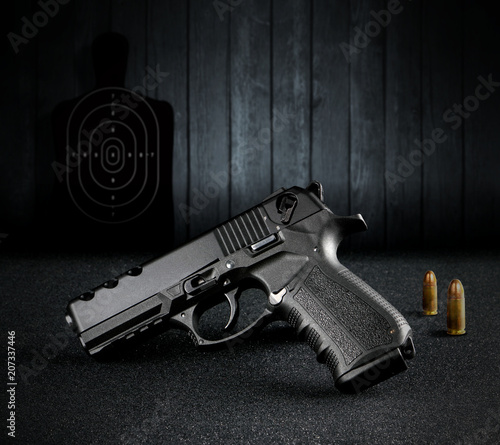 Plakat Hand Gun and Bullets atthe Shooting Range