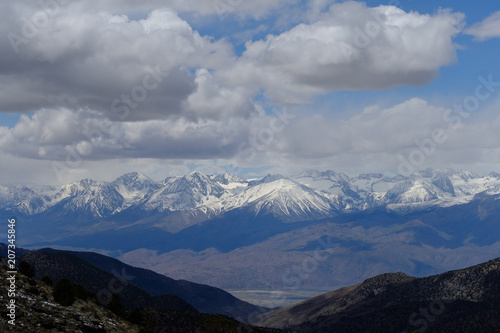 Fototapeta Naklejka Na Ścianę i Meble -  The Great Basin and the snow-capped White mountains of Eastern California