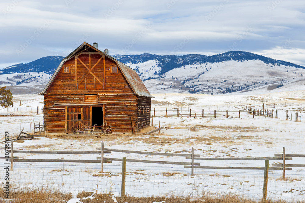 Barn Montana Winter