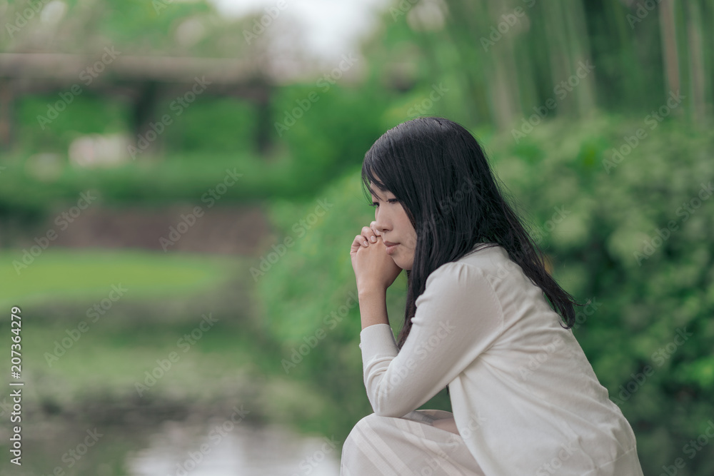 Naklejka premium 公園で彼女とデート