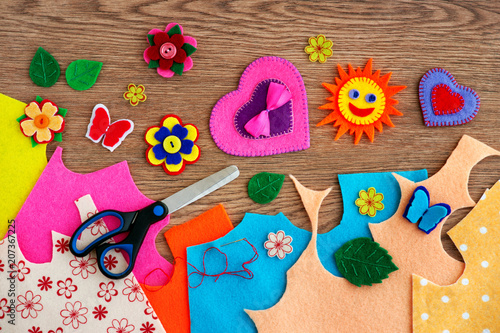 Foto Crafts made of felt in the form of heart, sun and butterflies