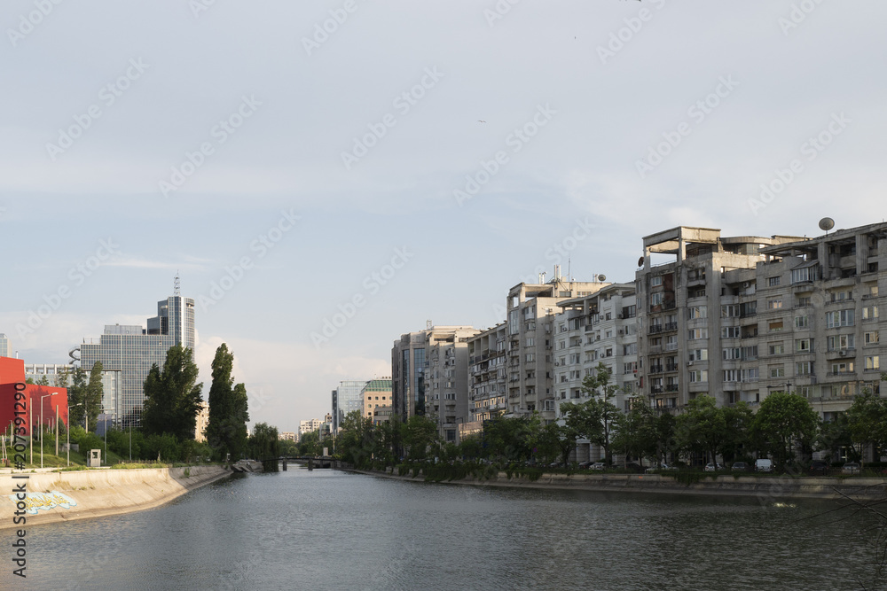 Obraz premium city river