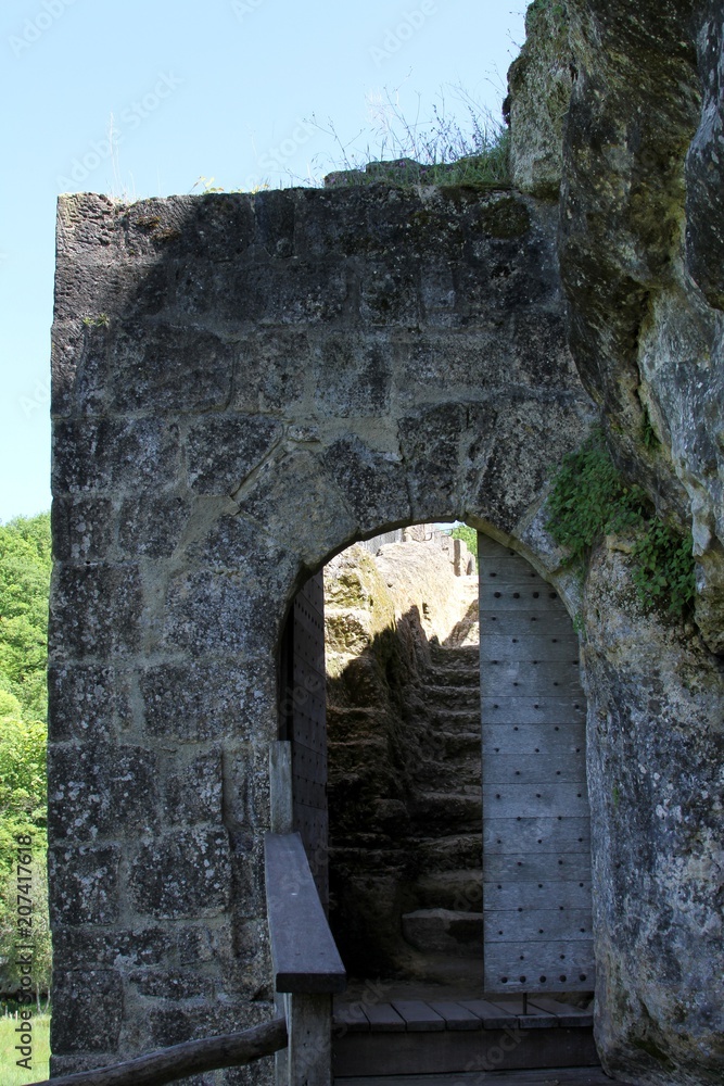 les ruines du château de Commarque en Périgord, aux Eyzies-de-Tayac-Sireuil
