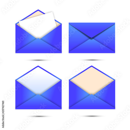 Vier verschiedene blaue Briefumschläge