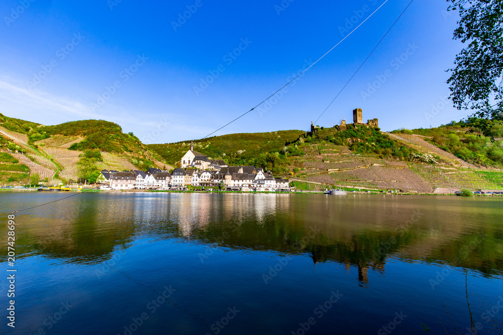 Obraz premium Mosel, Moseltal, Moselschleife, Burgen an der Mosel, Beilstein an der Mosel, Klosterstuben, Moselblick, Moseldörfer