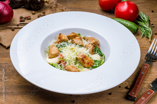 Salad caesar with chicken