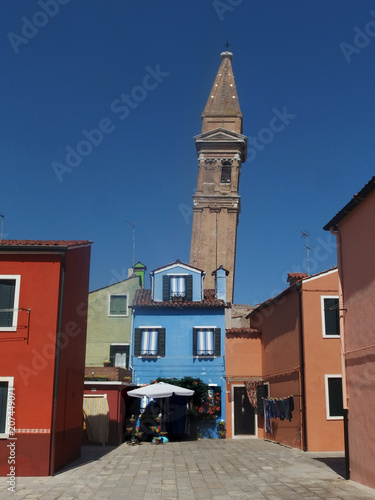 Włochy, Wenecja - Wyspa Burano - znana z tęczowo malowanych domów