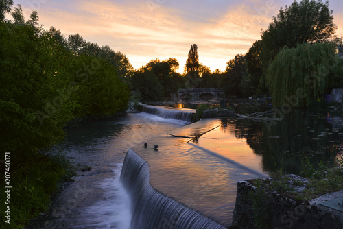 Crépuscule sur la Vonne à Vivonne (86370), département de la Vienne en région Nouvelle-Aquitaine, France